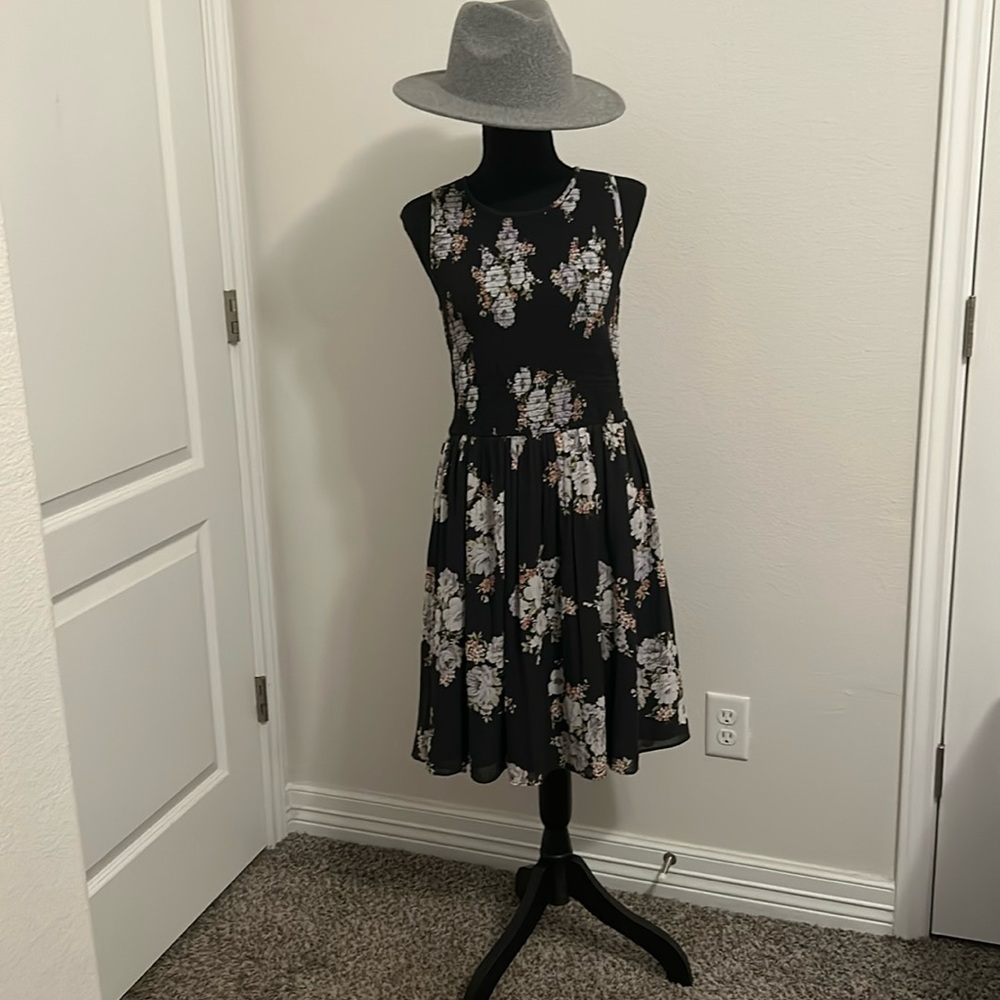 Ann Taylor Loft Black Purple Floral Smocked Stretch Dress 6 Lovely